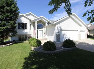 2921 32nd St S, Fargo, ND 58103