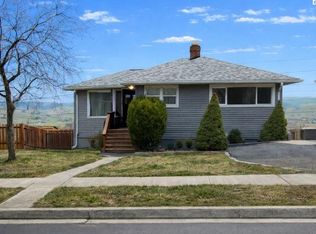 1015 NW Clifford St, Pullman, WA 99163