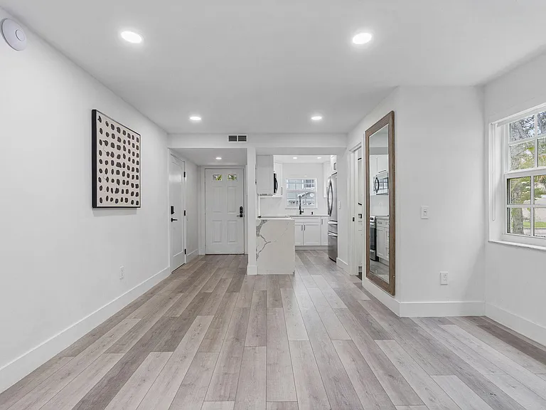 4952 SW 122nd Ter — Photo 5