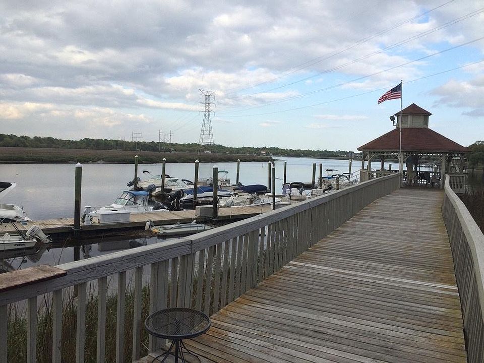 Community Dock (Boat Slip Available!)