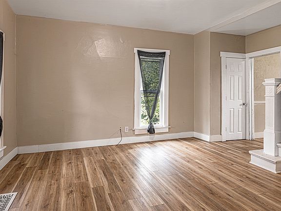 3rd image of 327 Stanley St