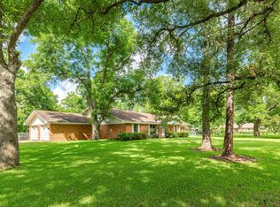 120 Southern Oaks Dr, Lake Jackson, TX 77566