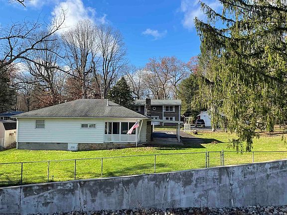4th image of 11 Woodhaven Ln