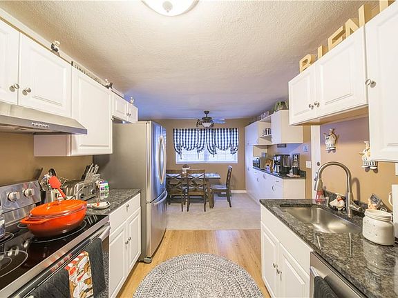 5th image of 12 Stonehenge Dr Unit 221