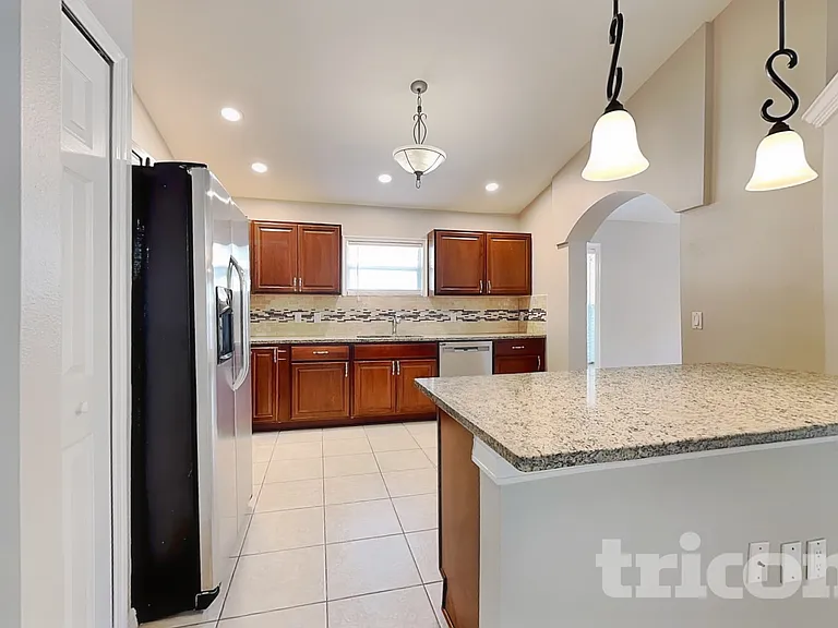 2517 Clareside Dr — Photo 7