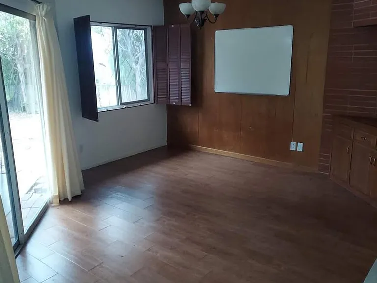 764 University Dr — Photo 3