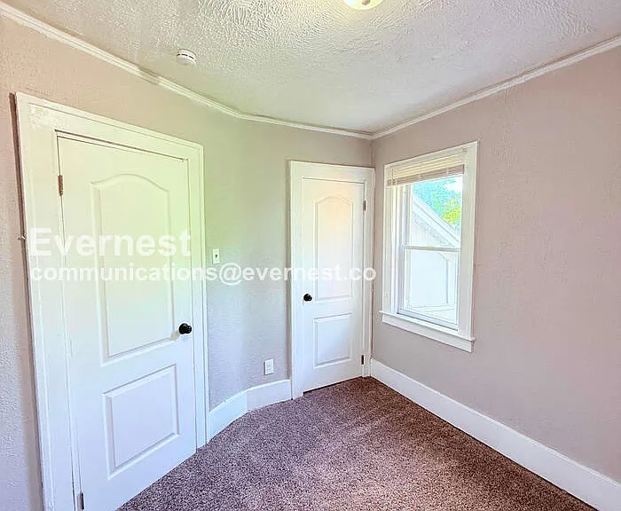 2047 Seward Ave — Photo 15