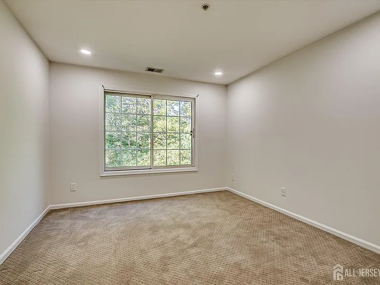 936 Waterford Dr — Photo 23