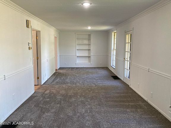 2nd image of 1209 S Summit Dr
