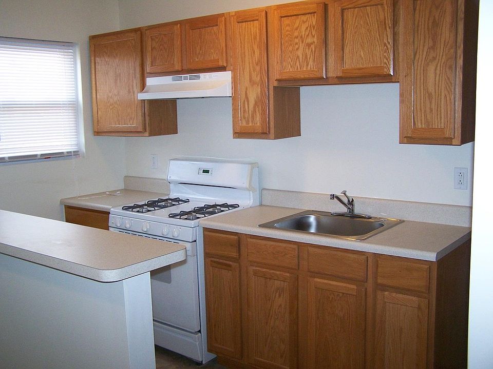 2nd image of 2641 Shields St