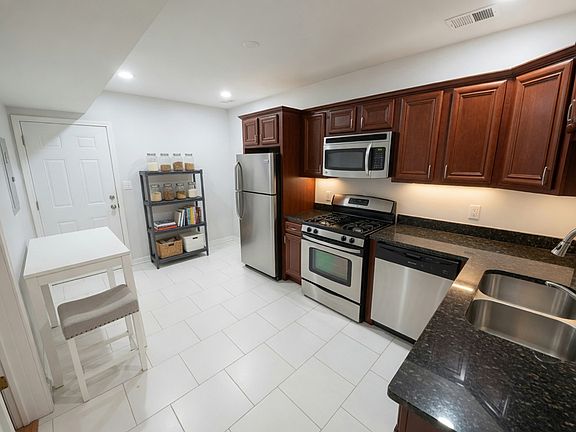 3rd image of 3727 N Ashland Ave #1F