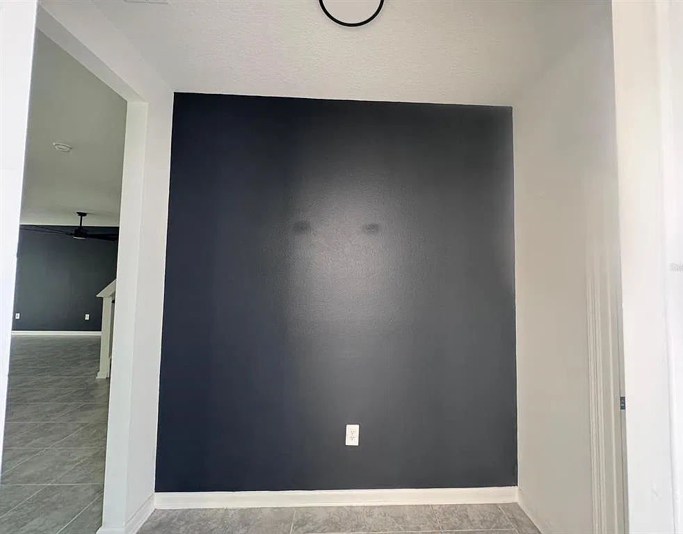 3 bed, 2.5 bath, 1978 sqft, $2,500 — Photo 2