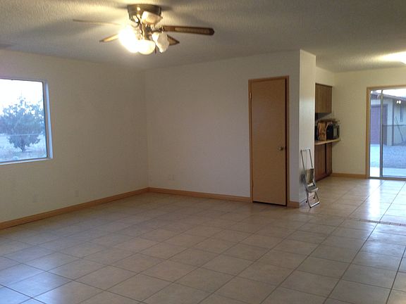 3rd image of 3985 N Benton St