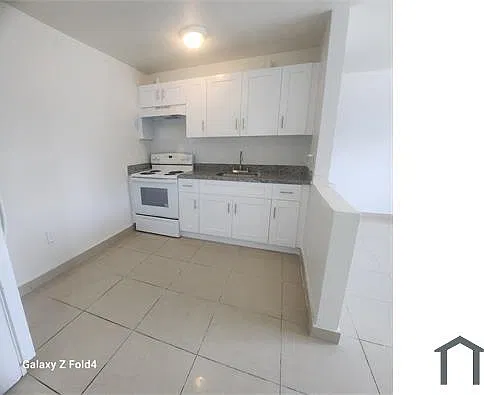 2400 NW 10th Ave — Photo 1