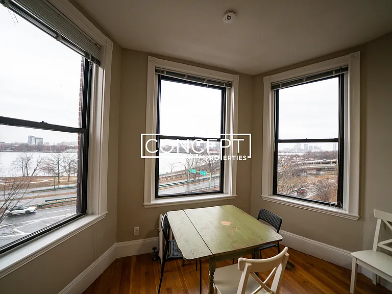 39 Bay State Rd #4R — Photo 2