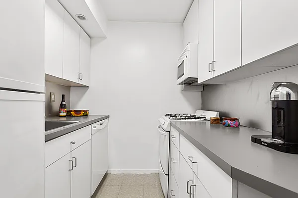 Rented by NextStopNY | media 14