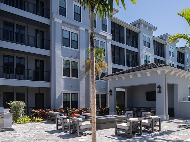 Maren Apartments — Photo 9