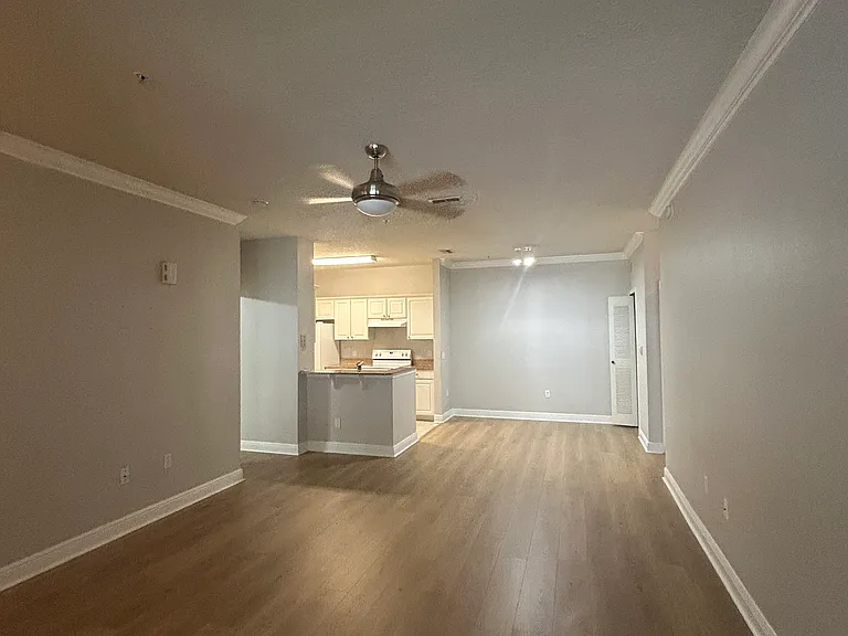 417 Southern Pecan Cir #101 — Photo 4