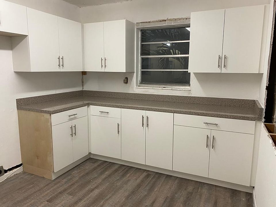 1st image of 16135 NE 19th Ct APT 6