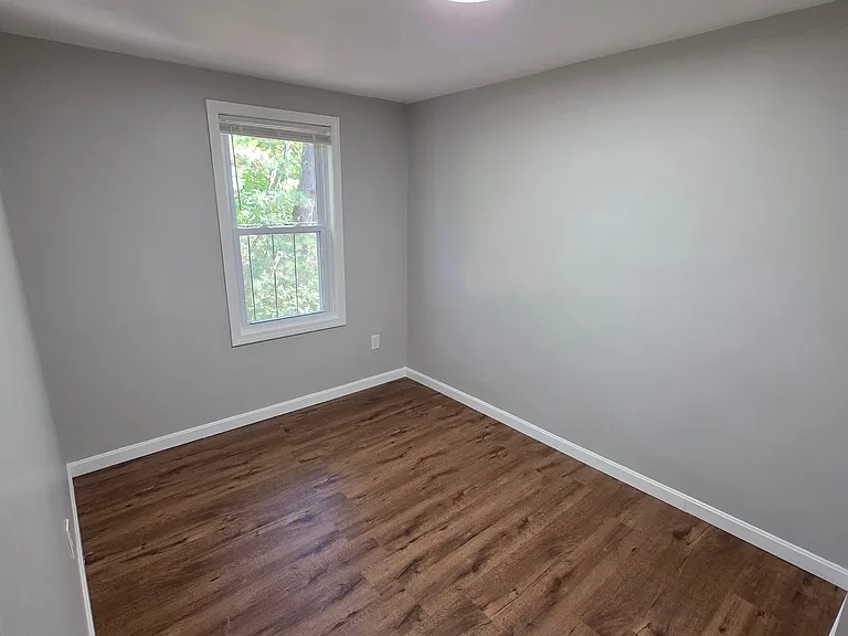  16 Larchmont Ave Townhouse 2b/1b Renovated Newfloors Catok Freshpaint — Photo 5