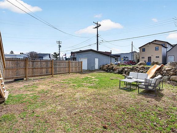 3rd image of 22 6th Avenue