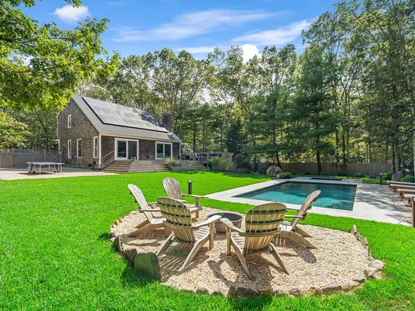 34 Harbor Blvd, East Hampton, NY 11937