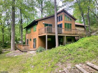 8 Allen Dr, Kinnelon, NJ 07405