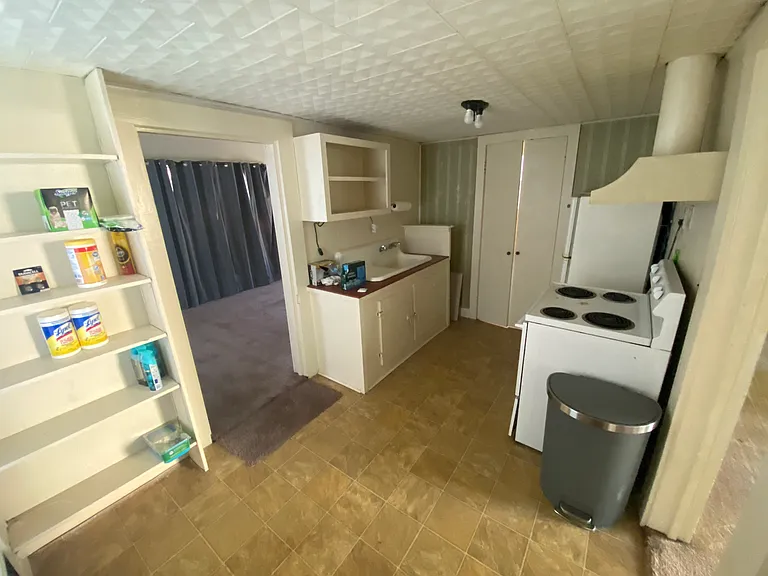 110 N Sanders St — Photo 3