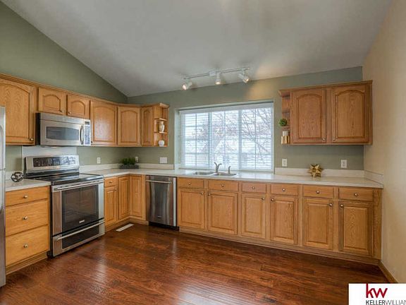 5th image of 15410 Saratoga St