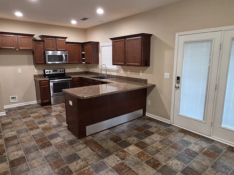 7417 Golden Apple Dr — Photo 4