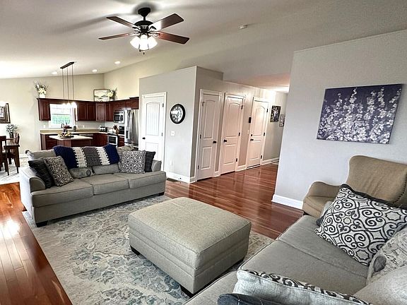 5th image of 230 Quail West Dr