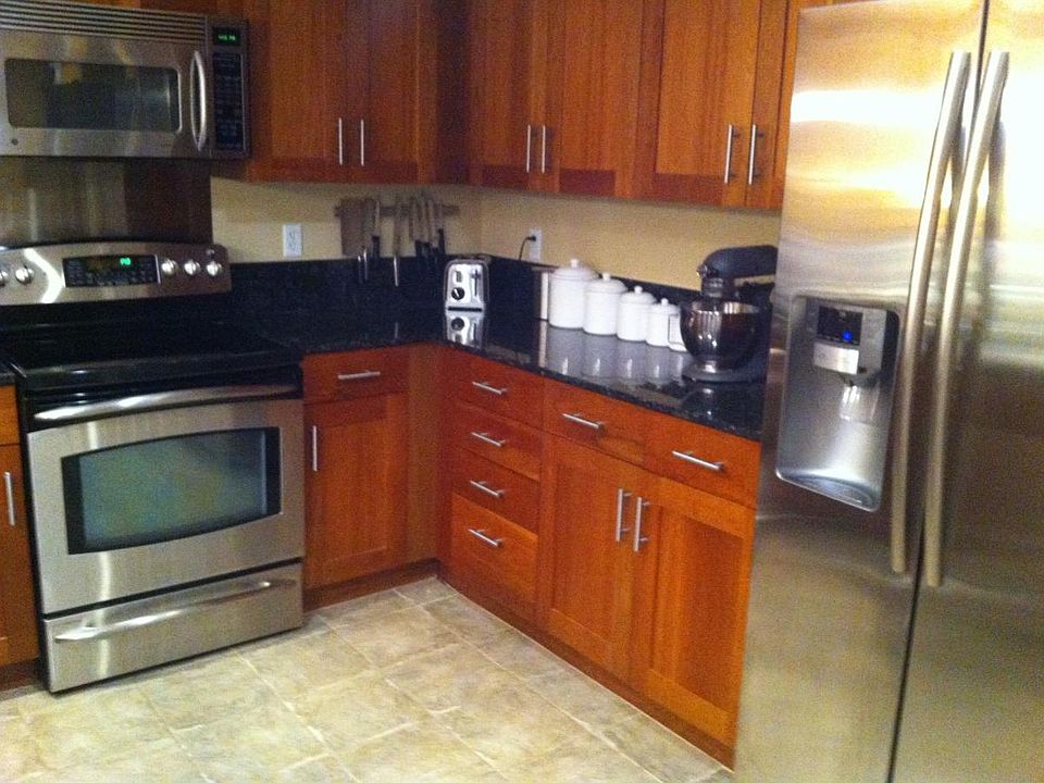 Kitch with granite counters