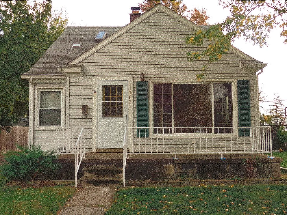 1367 W Hazelhurst St photo 1