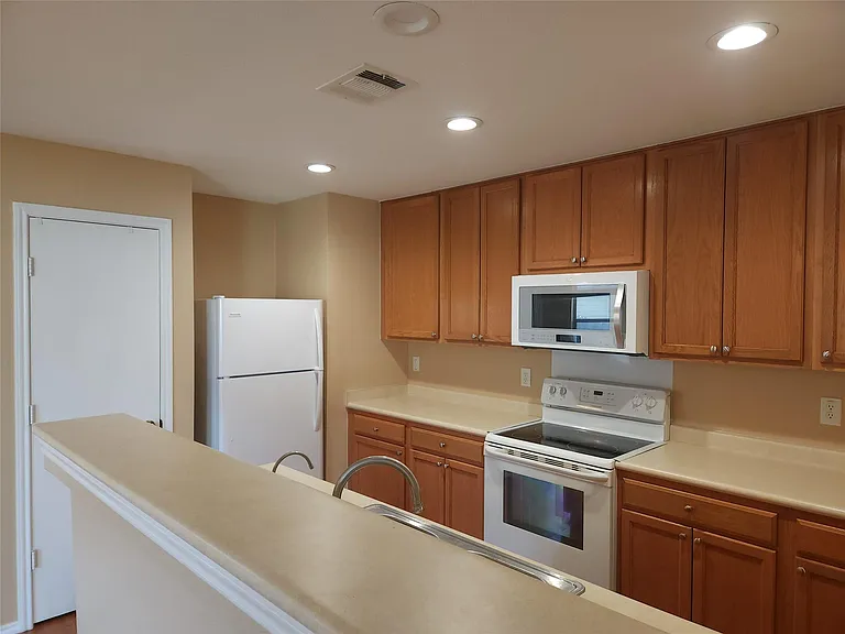 273 Tower Dr — Photo 4