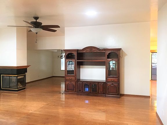 1095 Timber Point Circle Living v2_09122018