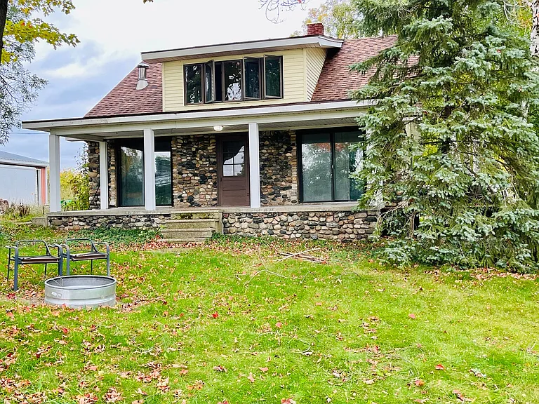 595 Wilson Rd — Photo 2