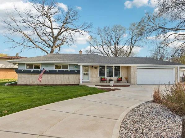 11424 West Copeland AVENUE, Hales Corners, WI 53130