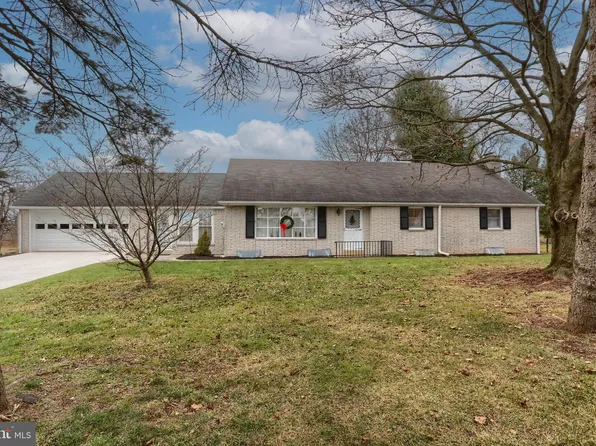 270 Gates Rd, Hershey, PA 17033