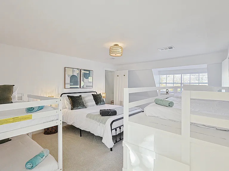 260 McGraw Ln — Photo 1