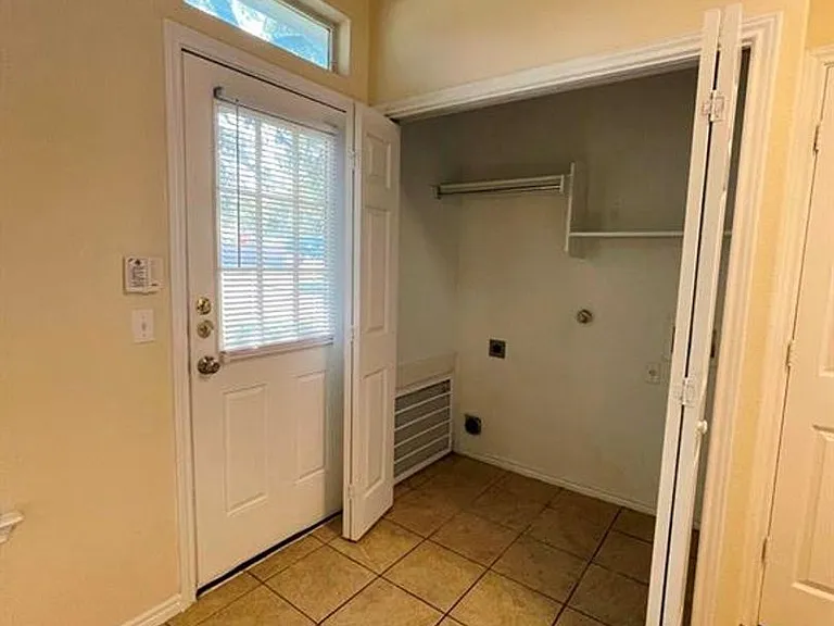 251B Utterback — Photo 12