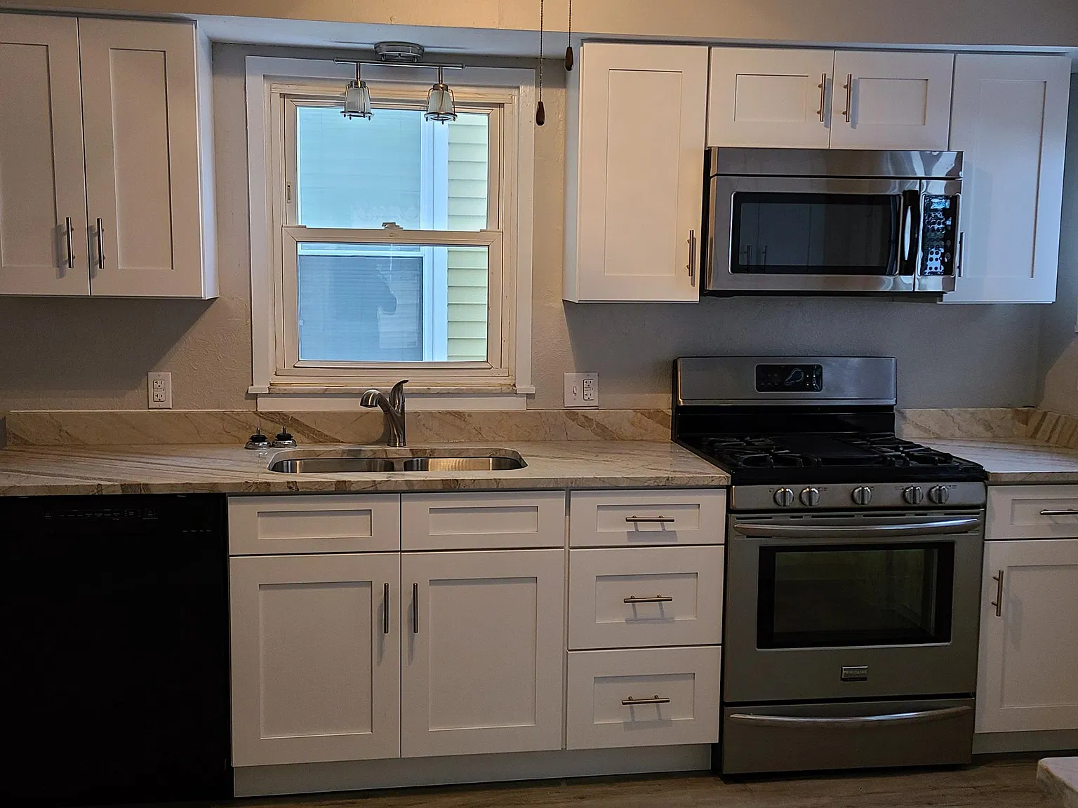 3 bed, 1800 sqft, $1,495 — Photo 3