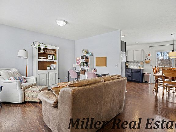 5th image of 711 Howard Ln