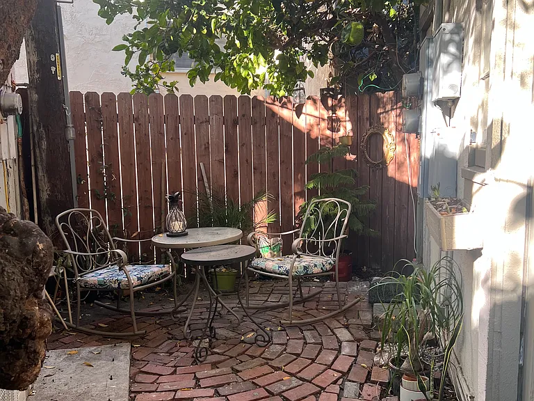 7219 Hampton Ave #13 — Photo 8