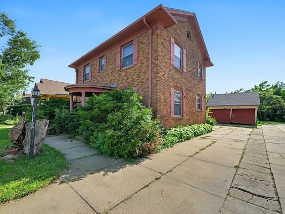 2nd image of 916 S 9th St