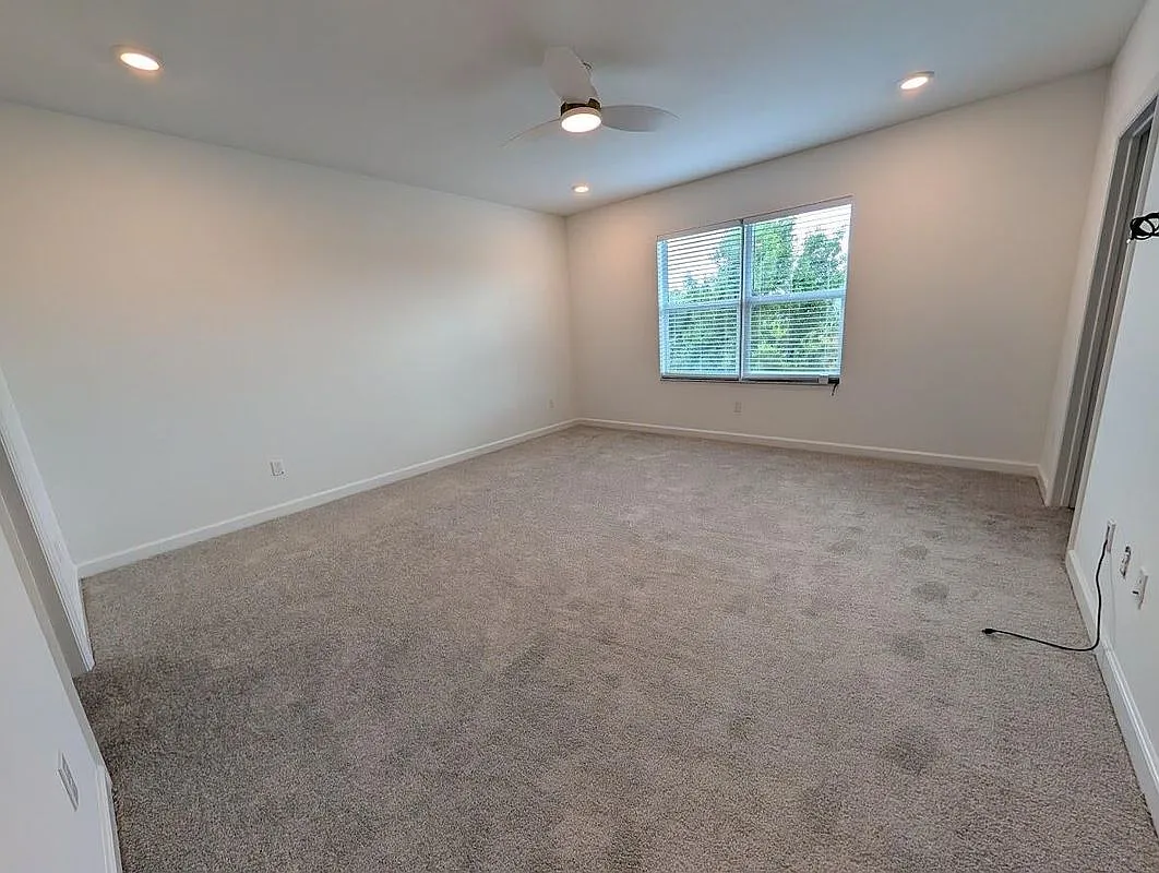 4 bed, 2.5 bath, 2499 sqft, $4,750 — Photo 2