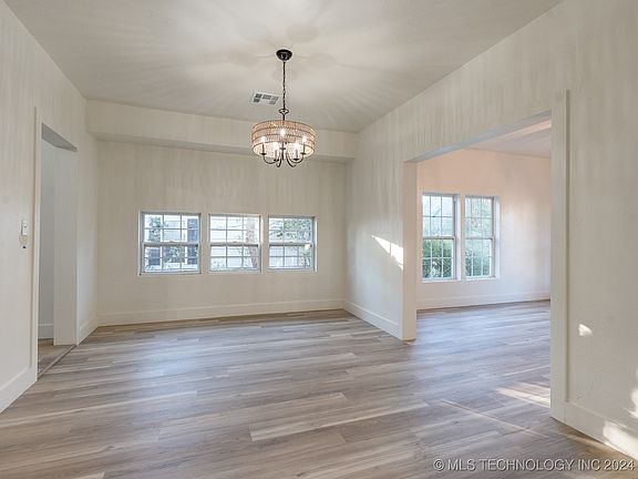 5th image of 1117 E Corona St