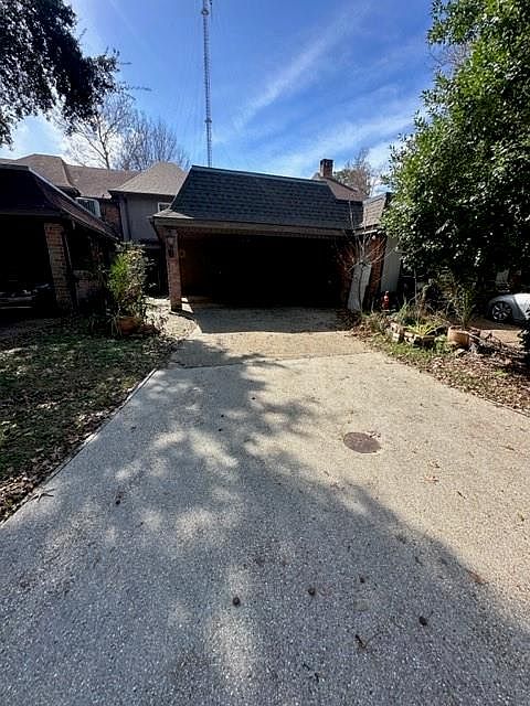 1st image of 6 Carriage Ln