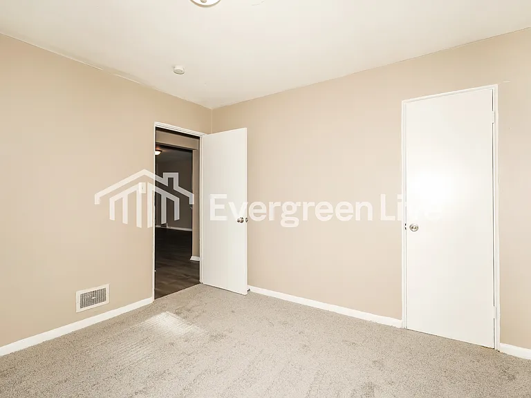222 S Gladstone Ave — Photo 13