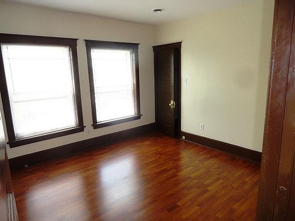 3rd image of 4858 S Cottage Grove Ave