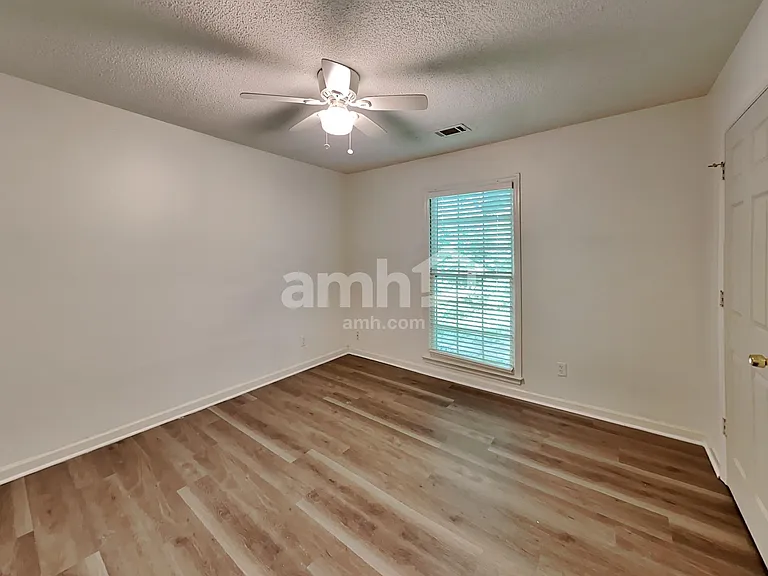 2442 Country Lake Ln — Photo 13